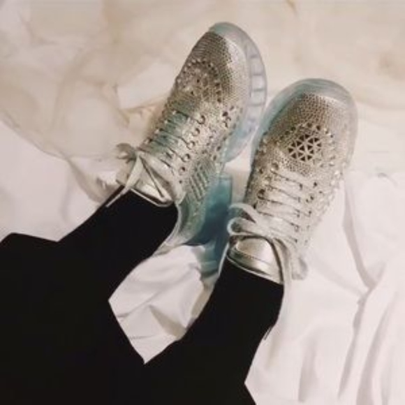 !! LIMITED EDITION !! Diamond Drip Sneakers - Picture 8 of 8